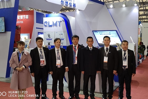 中國(guó)鑄造協(xié)會(huì)張志勇秘書(shū)長(zhǎng)（右起三）、劉樹(shù)生主任（右起四）